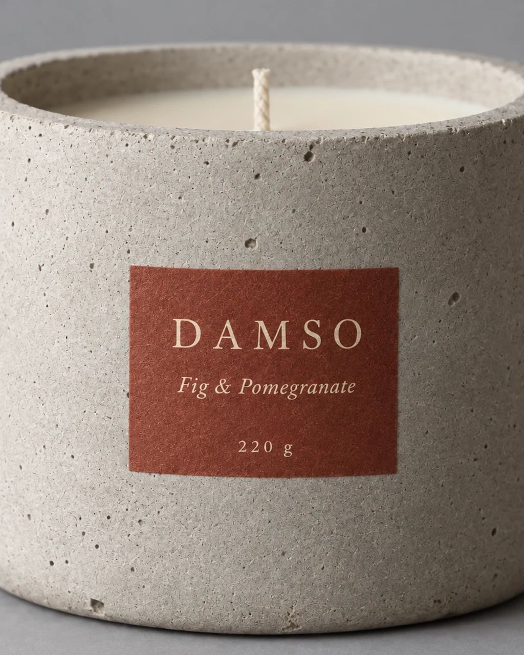 클린 스튜디오 톤으로 찍은 DAMSO 캔들, 2번째 포스트