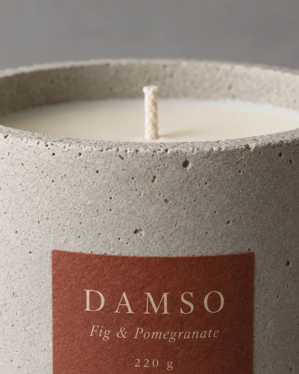 클린 스튜디오 톤으로 찍은 DAMSO 캔들, 4번째 포스트